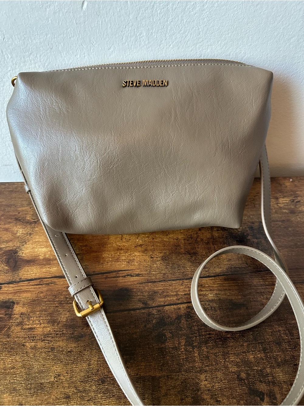 Steve Madden Taupe Gray Crossbody Bag w/ Gold Hardware Faux Leather NWOT